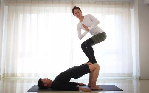 情侣双人瑜伽视频